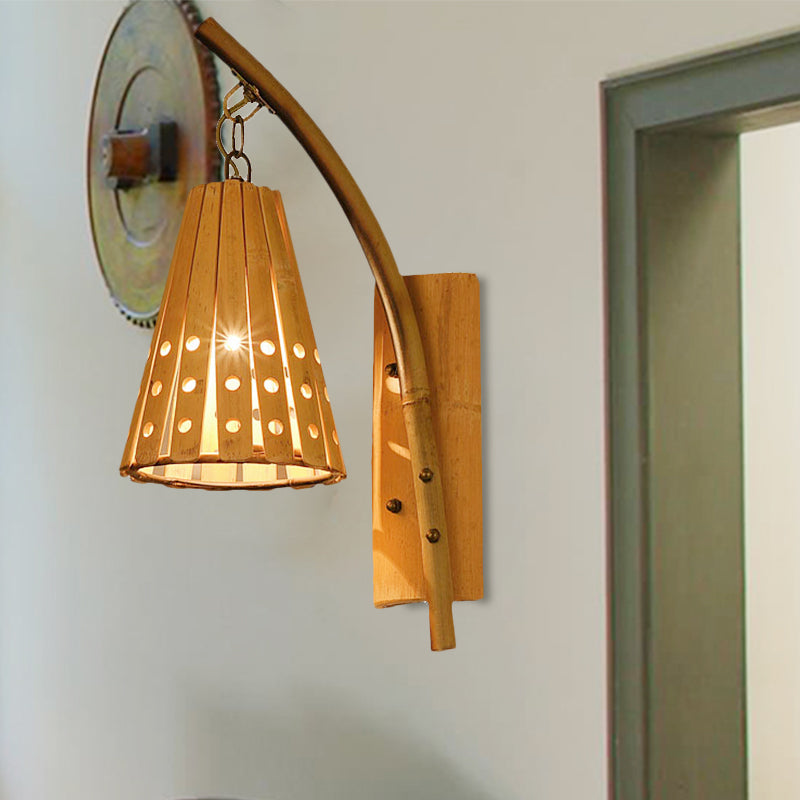 Bamboo konische Schirm Wandbeleuchtung mit hohler Gestaltung Lodge Stil 1-Kopf Holz Wandlampe für Schlafzimmer, links/rechts
