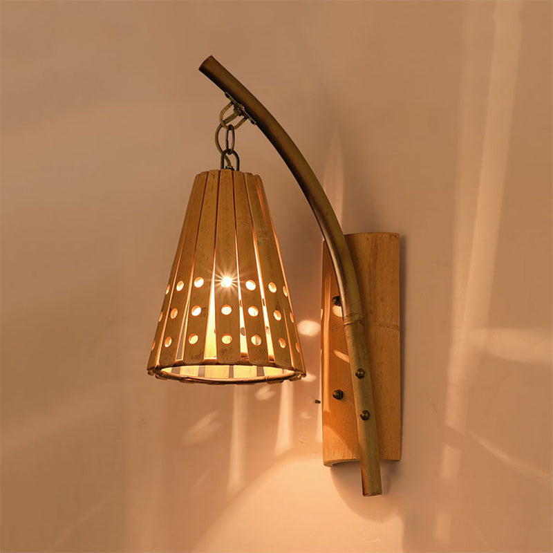 Bamboo konische Schirm Wandbeleuchtung mit hohler Gestaltung Lodge Stil 1-Kopf Holz Wandlampe für Schlafzimmer, links/rechts
