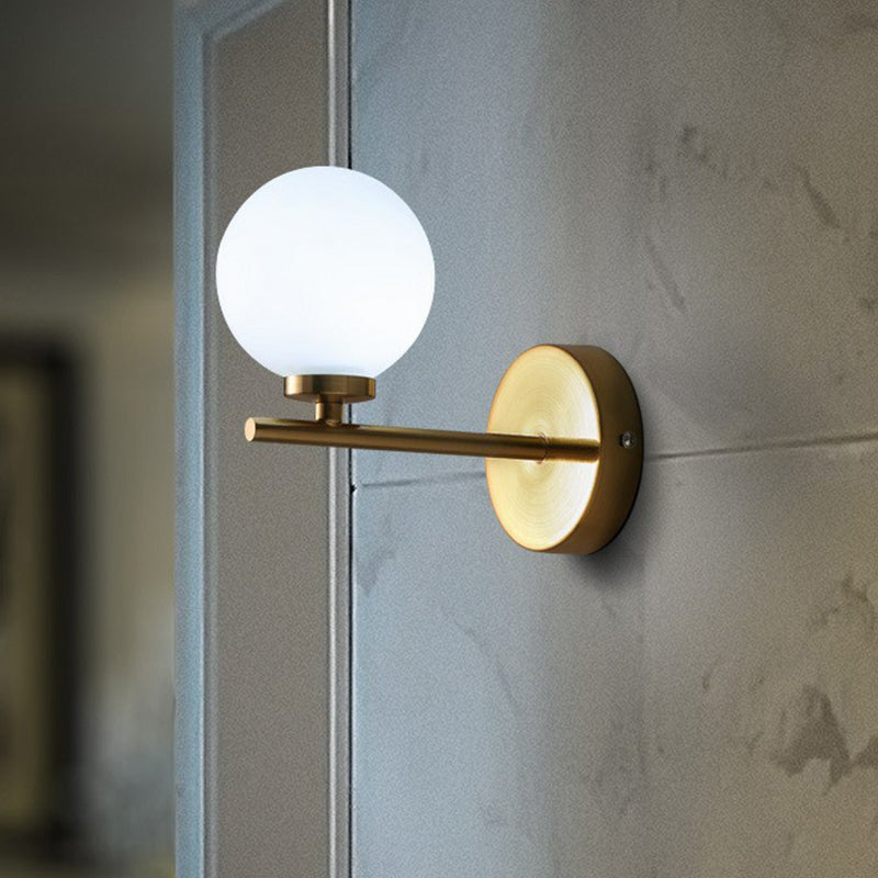 Frendorf | Ball Shade Wandleuchte Einfachheit Ivory Glas Einzelne Gold-Finish Wandleuchte für Schlafzimmer