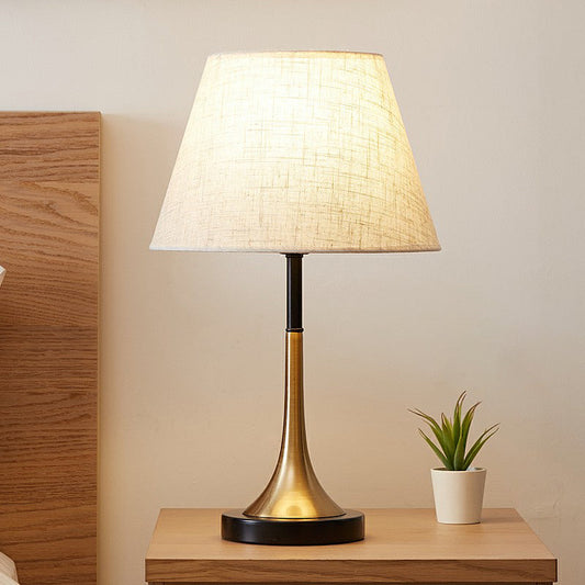 Simplicity Empire Shade Tischleuchte Stoff 1 Glühbirne Schlafzimmer Nachtbeleuchtung in Messing