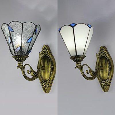 Frendorf | Altermessing Gebogene Arm Wandlampe mit Verglasung Kegel Shade 1 Licht Vintage Wandleuchte in Weiß/Klar
