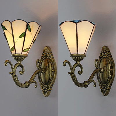 Frendorf | Conic Wandleuchte mit Buntglas 1 Kopf Vintage Wandbeleuchtung in Weiß/Grün für Flur