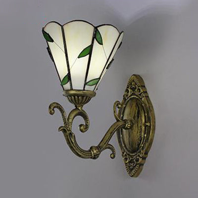 Frendorf | Conic Wandleuchte mit Buntglas 1 Kopf Vintage Wandbeleuchtung in Weiß/Grün für Flur