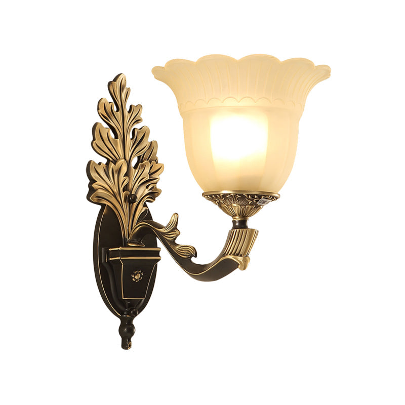 Frendorf | 1/2-Licht Wande scone Traditionelle Blüte Frosted Glas Scone Licht mit geschwungenem Arm in Schwarz für Flur