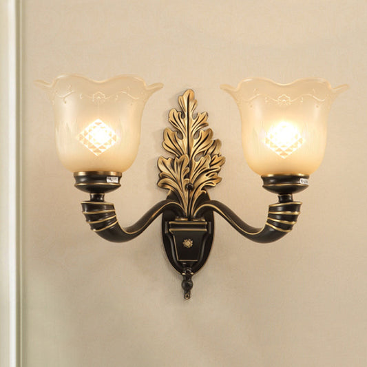 Frendorf | 1/2-Licht Wandleuchte Vintage Blossom geschnitzte Glas Wandlampe mit gebogenem Arm in Schwarz für das Wohnzimmer