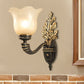 Frendorf | 1/2-Licht Wandleuchte Vintage Blossom geschnitzte Glas Wandlampe mit gebogenem Arm in Schwarz für das Wohnzimmer