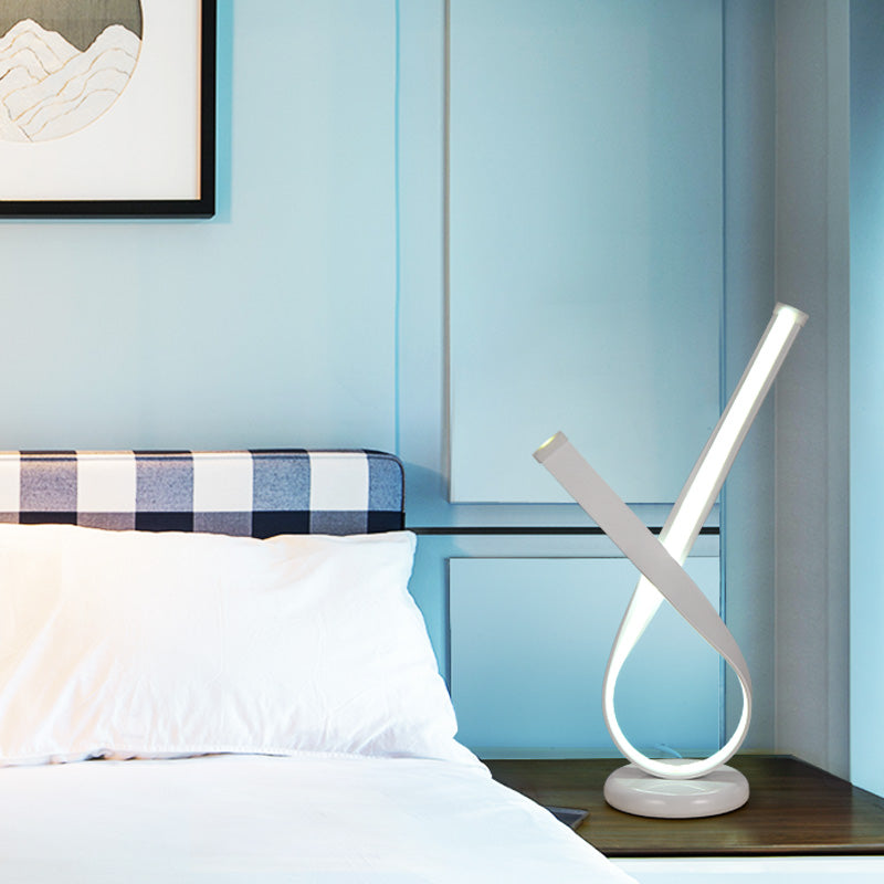 Ribbon-förmige Tischlampe Minimalistische Metall Schlafzimmer Nachttischlampe mit Acryl-Diffusor
