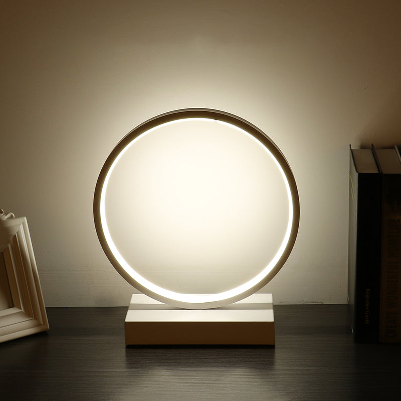 Simplicity Circle LED Nachttischlampe Metall Schlafzimmer Tischlampe mit rechteckigem Sockel