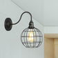 Frendorf | Industrielle Globe/Träne Käfig Wand Sconce Metall 1 Glühbirne Metallische Wandbeleuchtung mit Schwanenhalsarm in Schwarz