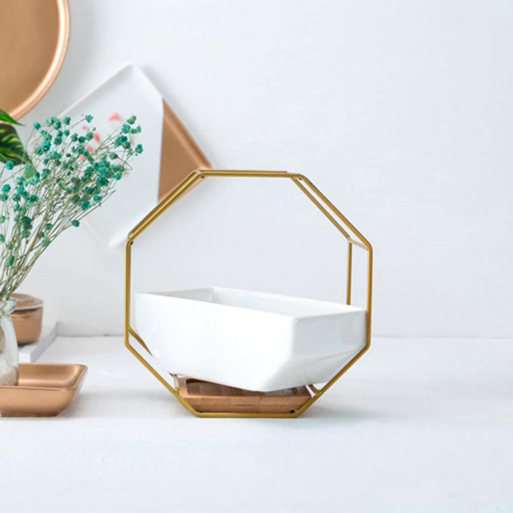 Frendorf | GeoFrame Keramik Wandpflanztopf mit Metallrahmen | Octagon Design