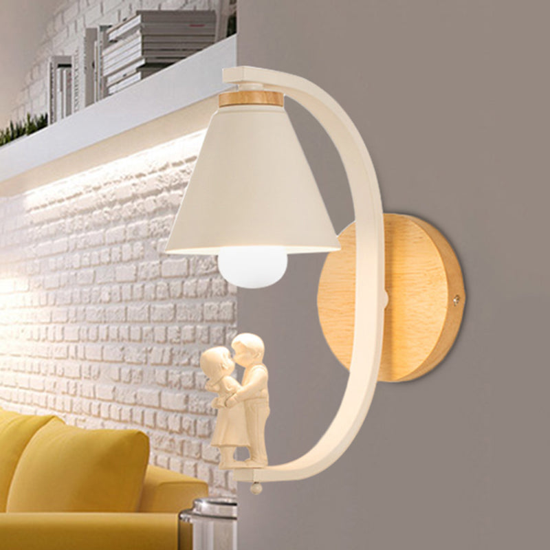 Romantische Kegelshade-Wandlampe mit Paar Metall 1 Glühbirne Wandleuchte für das Arbeitszimmer