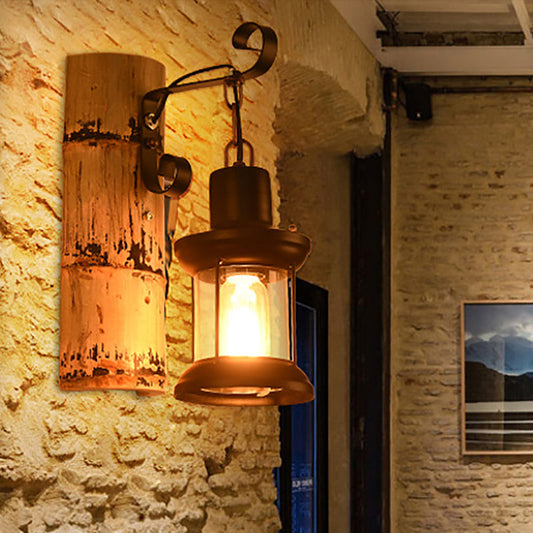 Frendorf | Eine Wandleuchte mit einer Laterne aus klarem Glas im industriellen Stil, Wandlampe für das Esszimmer in Schwarz mit einer Rückplatte aus Bambus