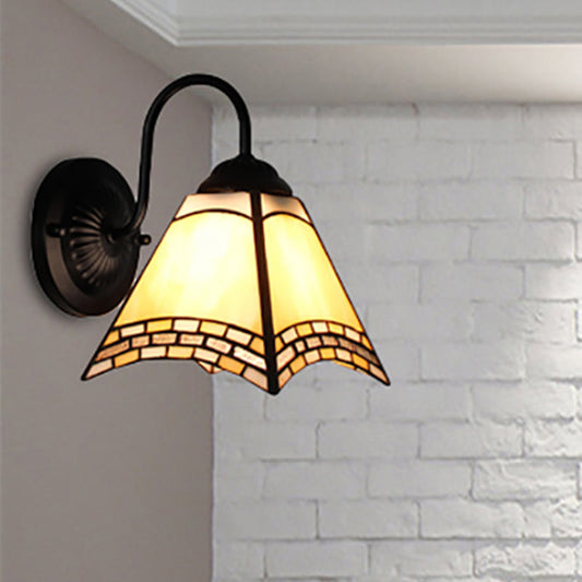 Frendorf | Pyramide Wandlamp Tiffany Blauw/Gele Glas 1 Kop Zwarte Wandlamp voor Woonkamer