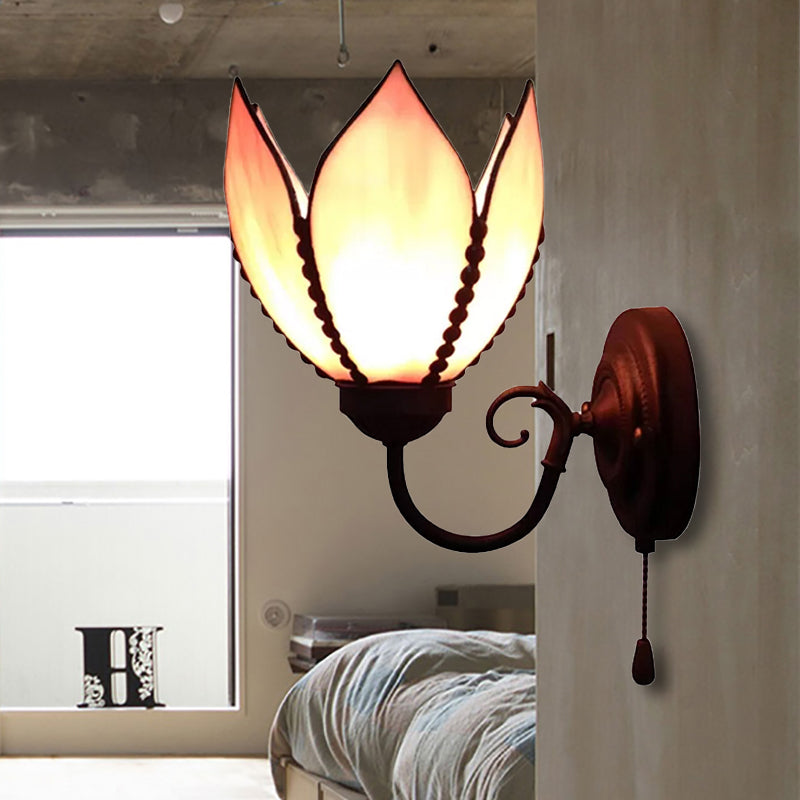 Frendorf | Ein Licht Petal Wandbeleuchtung mit gebogenem Arm und Zugkette, Buntglass Rustikale Wandlampe