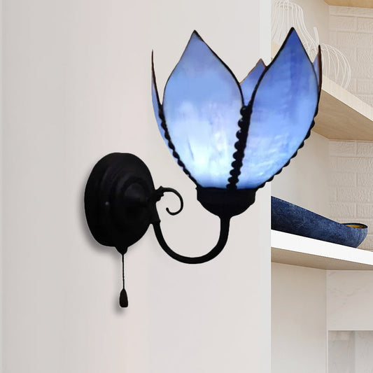 Frendorf | Ein Licht Petal Wandbeleuchtung mit gebogenem Arm und Zugkette, Buntglass Rustikale Wandlampe