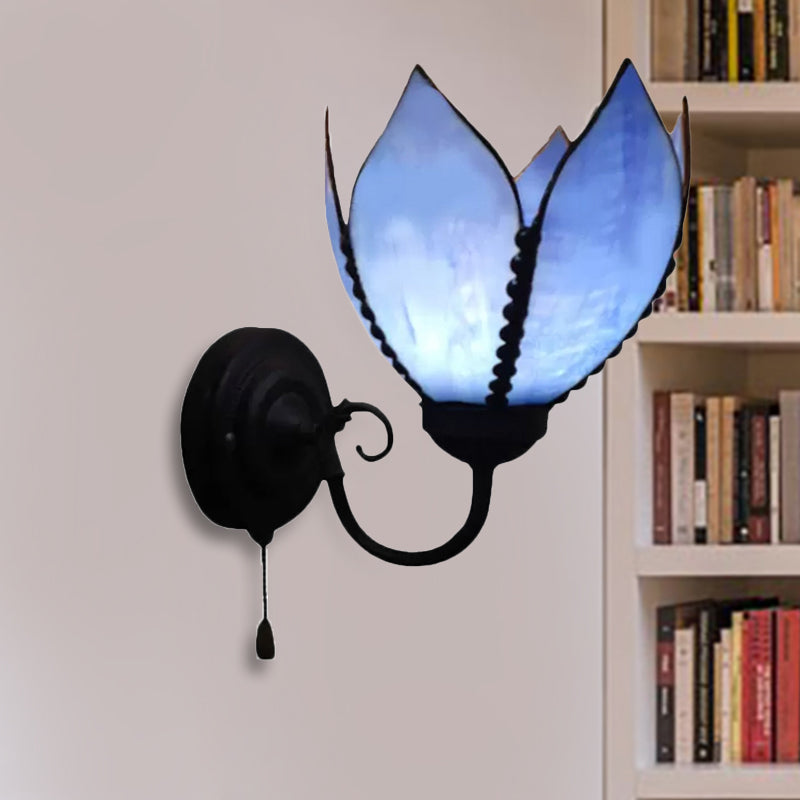 Frendorf | Ein Licht Petal Wandbeleuchtung mit gebogenem Arm und Zugkette, Buntglass Rustikale Wandlampe