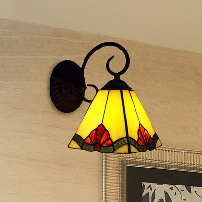 Floral Tiffany Wandleuchte mit konischem Schirm 1 Licht Mini Innenbeleuchtung für das Wohnzimmer