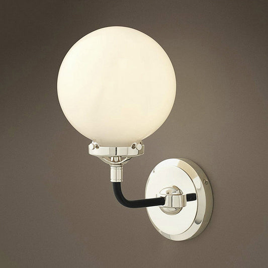 Frendorf | Moderne Globe Shade Wandlamp Fixture 1/2-Bulb Opal Glas Sconcelicht in Antiek Messing/Chroom