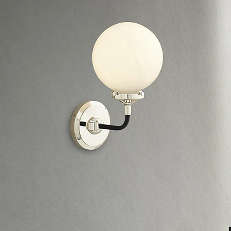 Frendorf | Moderne Globe Shade Wandlamp Fixture 1/2-Bulb Opal Glas Sconcelicht in Antiek Messing/Chroom