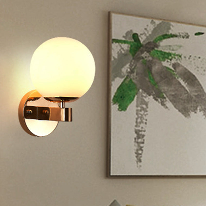 Frendorf | Chrome/Gouden Ronde Wandverlichting Industriële Opal Glas 1 Licht Slaapkamer Wandlamp Fixture