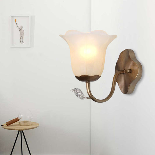 Frendorf | 1 Licht Geflarede Vanity Lamp Traditionele Witte Glazen Wandlamp Voor Eetkamer Met Gebogen Arm