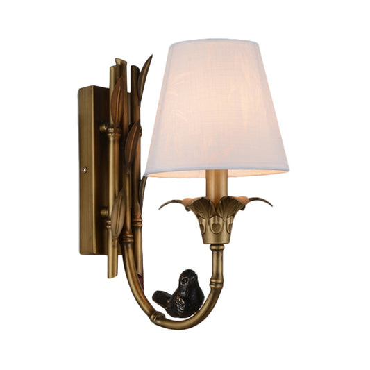 Frendorf | 1 Licht Wandlamp Country Cone Stoffen Wandlamp in Wit met Messing Metalen Achterplaat