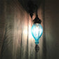 Traditionelle Tropfen-Wandleuchte Schwarz/Weiß/Hellblaues Glas 1 Kopf Wandmontierte Lampe mit geschnitztem Metallarm