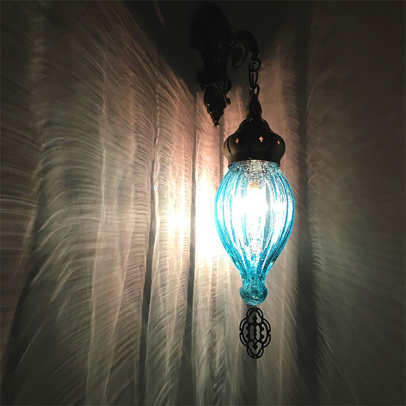 Traditionelle Tropfen-Wandleuchte Schwarz/Weiß/Hellblaues Glas 1 Kopf Wandmontierte Lampe mit geschnitztem Metallarm