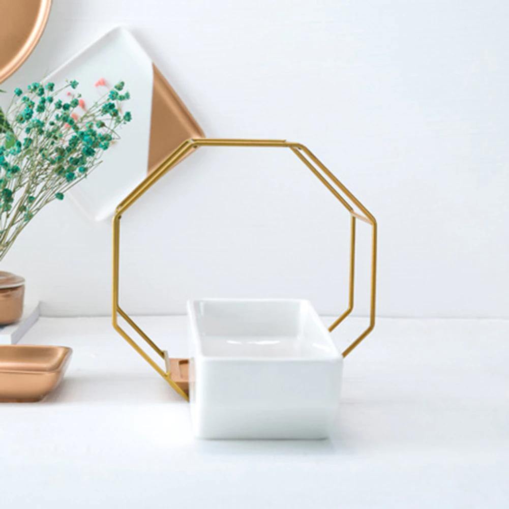 Frendorf | GeoFrame Keramik Wandpflanztopf mit Metallrahmen | Octagon Design