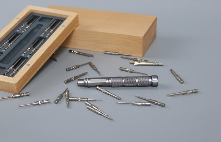 Frendorf | 25-in-1 tragbares Präzisionsschraubendreher-Set mit 24 magnetischen Bits