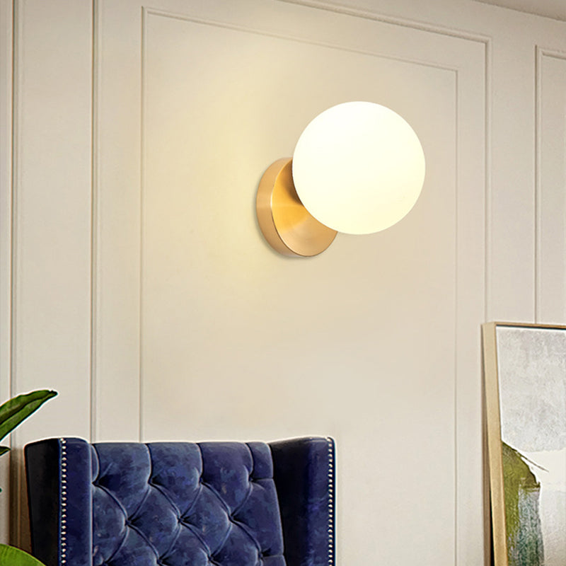 Frendorf | Moderne Eenvoud Muur Lamp 1 Licht Metaal Muur Lamp met Glazen Bal Schaduw