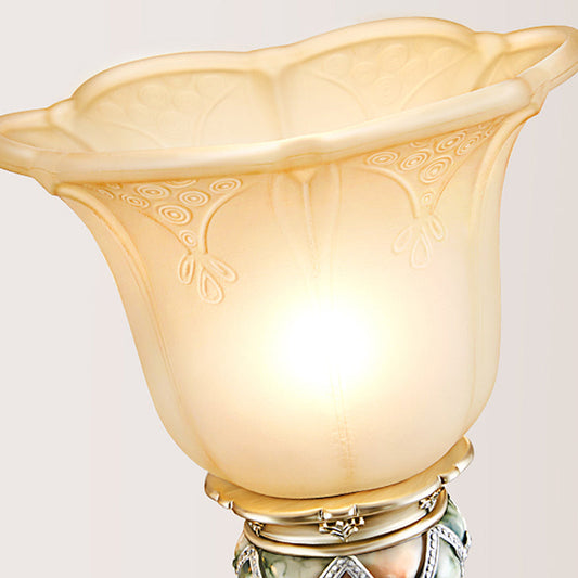 Frendorf | 1 Glühbirne Florale Wandlampe Vintage Weiß Geätztes Glas Wandlampe mit Kristallakzent und goldener_lockiger Harzarm