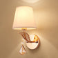 Frendorf | Stof Witte/Rode/Blauwe Wandlamp Tapered Bell 1-Lichts Traditionele Wandlamp voor Slaapkamer met Kristallen Ddrop