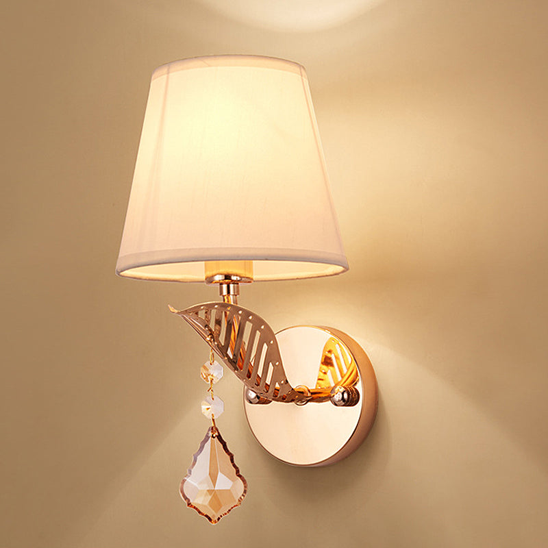 Frendorf | Stof Witte/Rode/Blauwe Wandlamp Tapered Bell 1-Lichts Traditionele Wandlamp voor Slaapkamer met Kristallen Ddrop