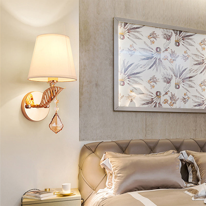 Frendorf | Stof Witte/Rode/Blauwe Wandlamp Tapered Bell 1-Lichts Traditionele Wandlamp voor Slaapkamer met Kristallen Ddrop