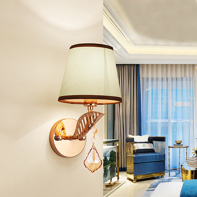 Frendorf | Stof Witte/Rode/Blauwe Wandlamp Tapered Bell 1-Lichts Traditionele Wandlamp voor Slaapkamer met Kristallen Ddrop