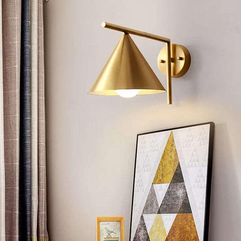 Kegelvormige Wandleuchte Modernistische Eisen 1 Glühbirne Goldene Wandmontierte Lampe mit Rechtwinkeligem Arm