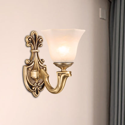 Frendorf | 1/2 Bulbs Trumpet Wandleuchte Tradition Opalglas Wandbeleuchtung mit gebogenem Arm aus Messing