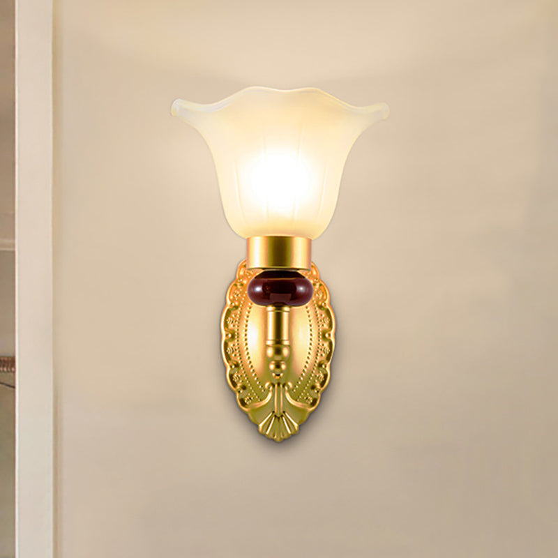 Frendorf | 1/2-Head Wandlamp met Bloemblad Schaduw Opal Glas Vintage Stijl Slaapkamer Wandlamp in Goud