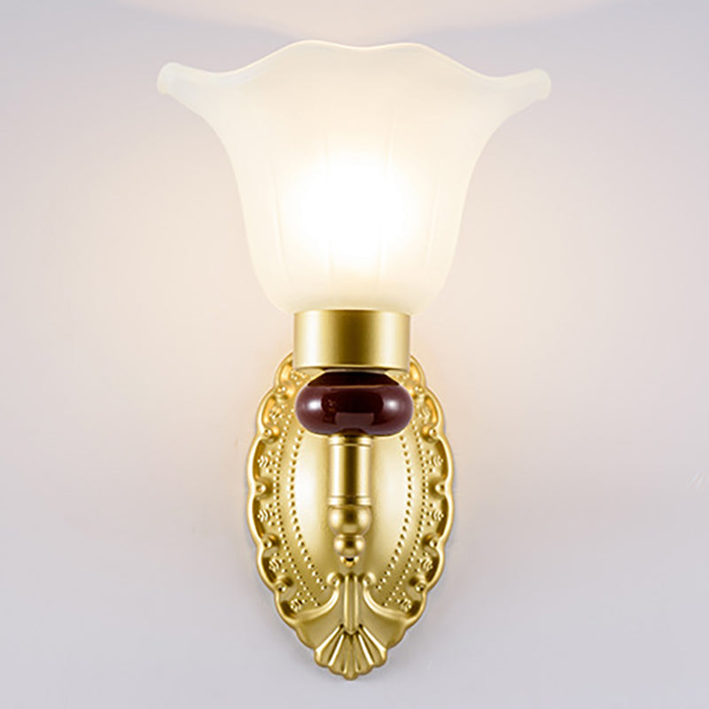 Frendorf | 1/2-Head Wandlamp met Bloemblad Schaduw Opal Glas Vintage Stijl Slaapkamer Wandlamp in Goud
