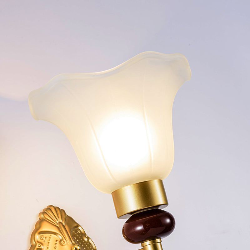 Frendorf | 1/2-Head Wandlamp met Bloemblad Schaduw Opal Glas Vintage Stijl Slaapkamer Wandlamp in Goud