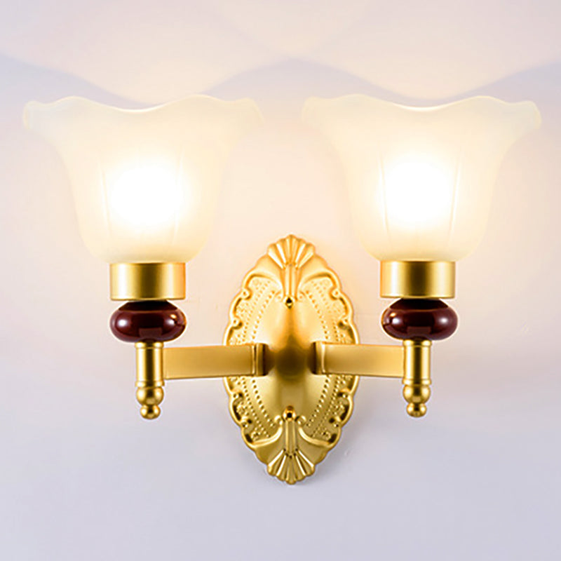 Frendorf | 1/2-Head Wandlamp met Bloemblad Schaduw Opal Glas Vintage Stijl Slaapkamer Wandlamp in Goud
