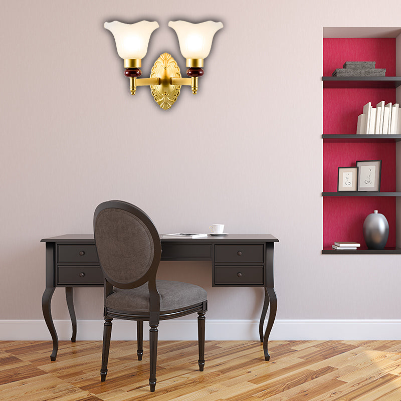 Frendorf | 1/2-Head Wandlamp met Bloemblad Schaduw Opal Glas Vintage Stijl Slaapkamer Wandlamp in Goud