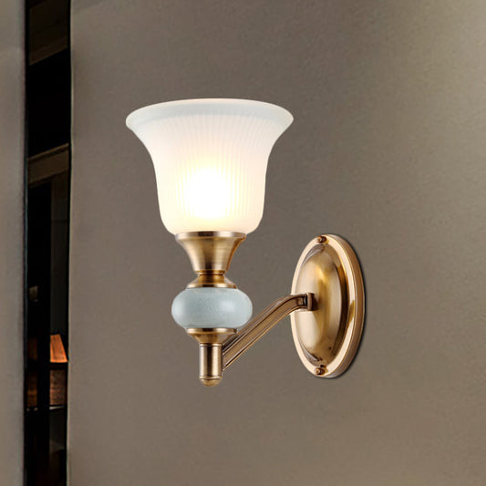 Frendorf | 1/2-Head Wandleuchte mit Glockenschirm Mattglas Vintage Schlafzimmer Wandleuchte in Messing