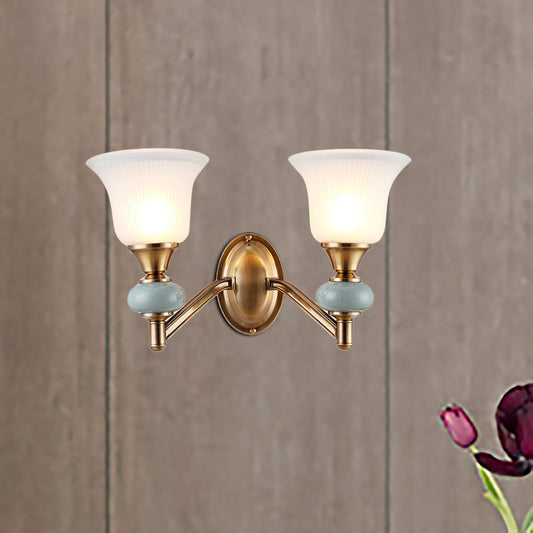 Frendorf | 1/2-Head Wandleuchte mit Glockenschirm Mattglas Vintage Schlafzimmer Wandleuchte in Messing