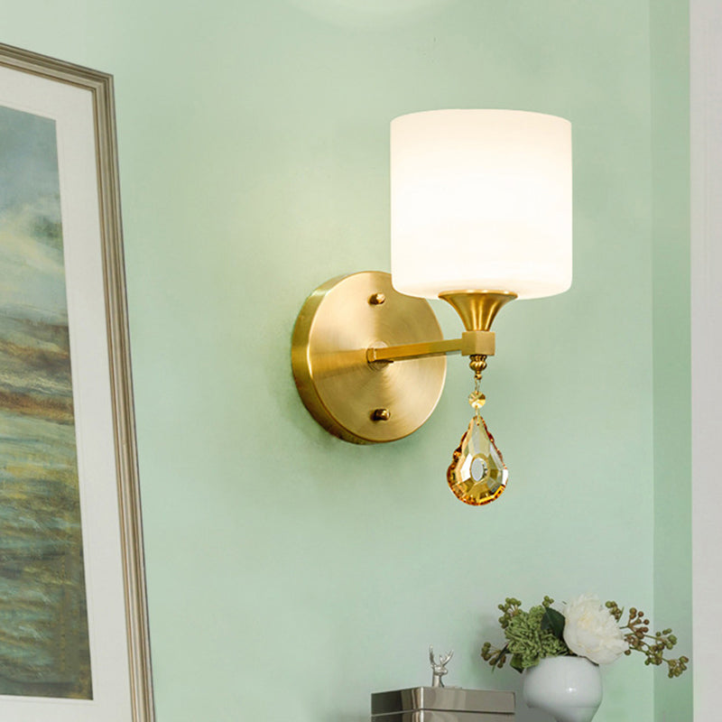 Frendorf | Drum Shade Flur Wandleuchte Modern Stil Milchglas 1/2-Birne Messing Finish Wandlampe mit Bernstein Kristall Drapierung