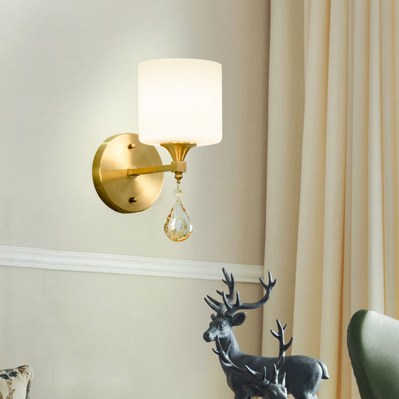 Frendorf | Drum Shade Flur Wandleuchte Modern Stil Milchglas 1/2-Birne Messing Finish Wandlampe mit Bernstein Kristall Drapierung