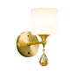 Frendorf | Drum Shade Flur Wandleuchte Modern Stil Milchglas 1/2-Birne Messing Finish Wandlampe mit Bernstein Kristall Drapierung