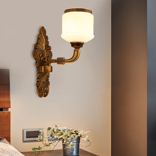 Frendorf | 1/2-Licht Wandmontageverlichting Vintage Stil Trommel Shade Witte Glazen Wandlamp in Messing