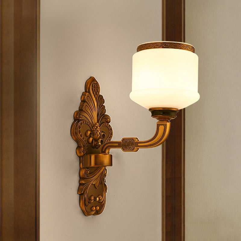 Frendorf | 1/2-Licht Wandmontageverlichting Vintage Stil Trommel Shade Witte Glazen Wandlamp in Messing